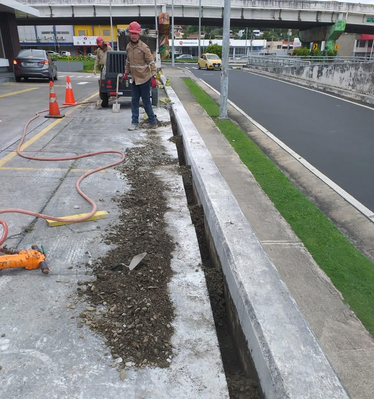 Trabajo de soterrado y canalización